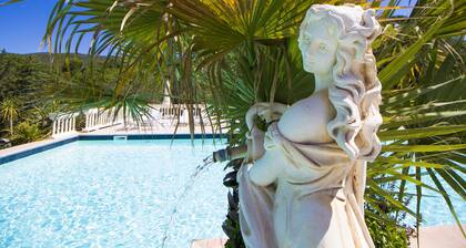 Villa near the Pool in a fantastic Park