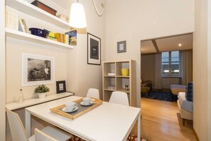 Dining - Our comfortable flat is located in the Campidoglio area, a characteristic glimpse in the heart of Turin with a flavor of other times.The accommodation is perfect for 3 guests and is equipped with every comfort: unlimited WiFi, equipped kitchen, washing m (Torino)