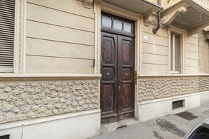 Exterior detail - GuestHost - Our comfortable flat is located in the Campidoglio area, a characteristic glimpse in the heart of Turin with a flavor of other times.The accommodation is perfect for 3 guests and is equipped with every comfort: unlimited WiFi, equipped kitche (Torino)