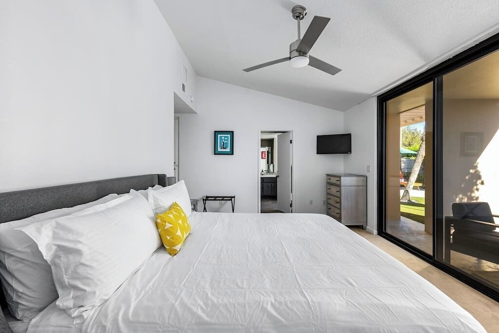3 bedrooms, iron/ironing board, travel crib, WiFi (free)