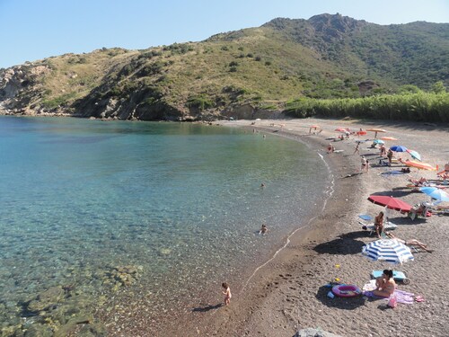 Ferienwohnung direkt am Nisportino Strand, privater Parkplatz