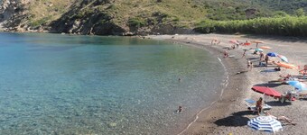 Ferienwohnung direkt am Nisportino Strand, privater Parkplatz