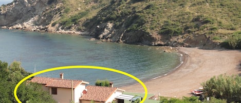 Plage, chaises longues