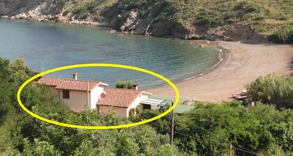 2-Room apartment with terrace overlooking the sea, private parking