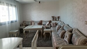 A living room with a sofa, a coffee table, and a dining table. - Boujemaa's house 2 (Tanger)