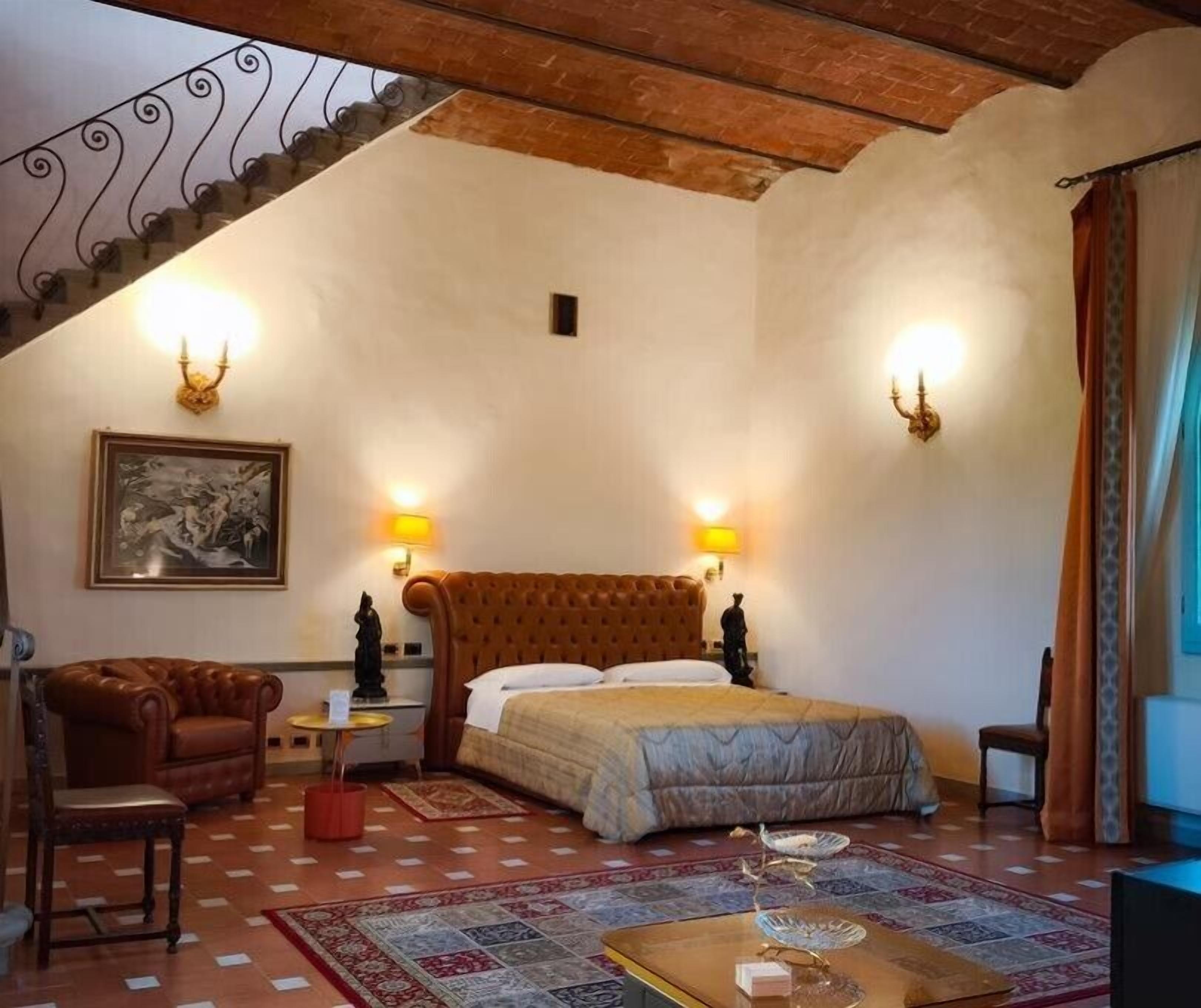 Quarto luxo (Senza Ascensore) | Roupas de cama antialérgicas, frigobar, cofres nos quartos