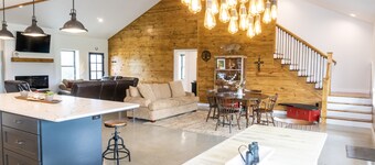 12 minutes to antique shopping Round Top TX