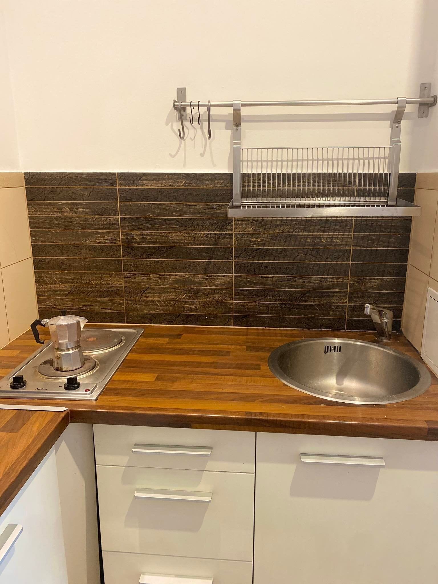 Micro-ondes, tables à manger