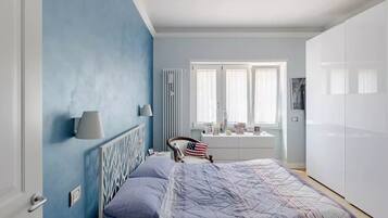 3 camere, una scrivania, ferro/asse da stiro, culla da viaggio