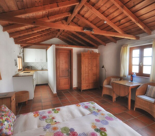 1 bedroom, in-room safe, free WiFi, bed sheets