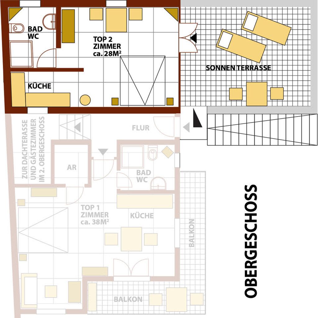 Un hôtel à deux étages, comprenant un balcon et une terrasse ensoleillée.