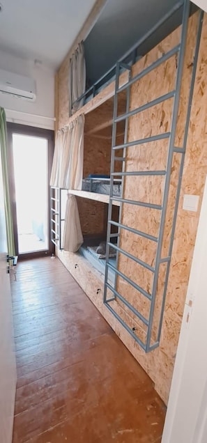 Dormitorio compartido económico, dormitorio mixto | Caja de seguridad en la habitación y wifi gratis 