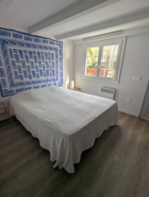 2 bedrooms, iron/ironing board, free WiFi, wheelchair access
