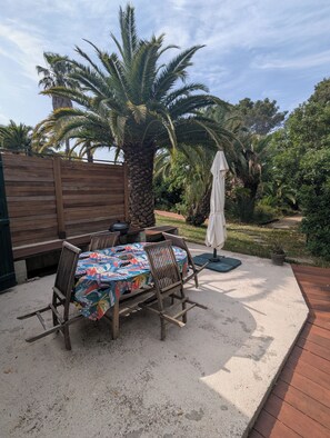 Outdoor dining - Mas 4 with terrace, swimming pool and tennis court (Bormes-les-Mimosas)