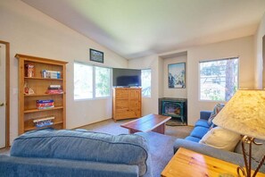 Smart TV y chimenea 