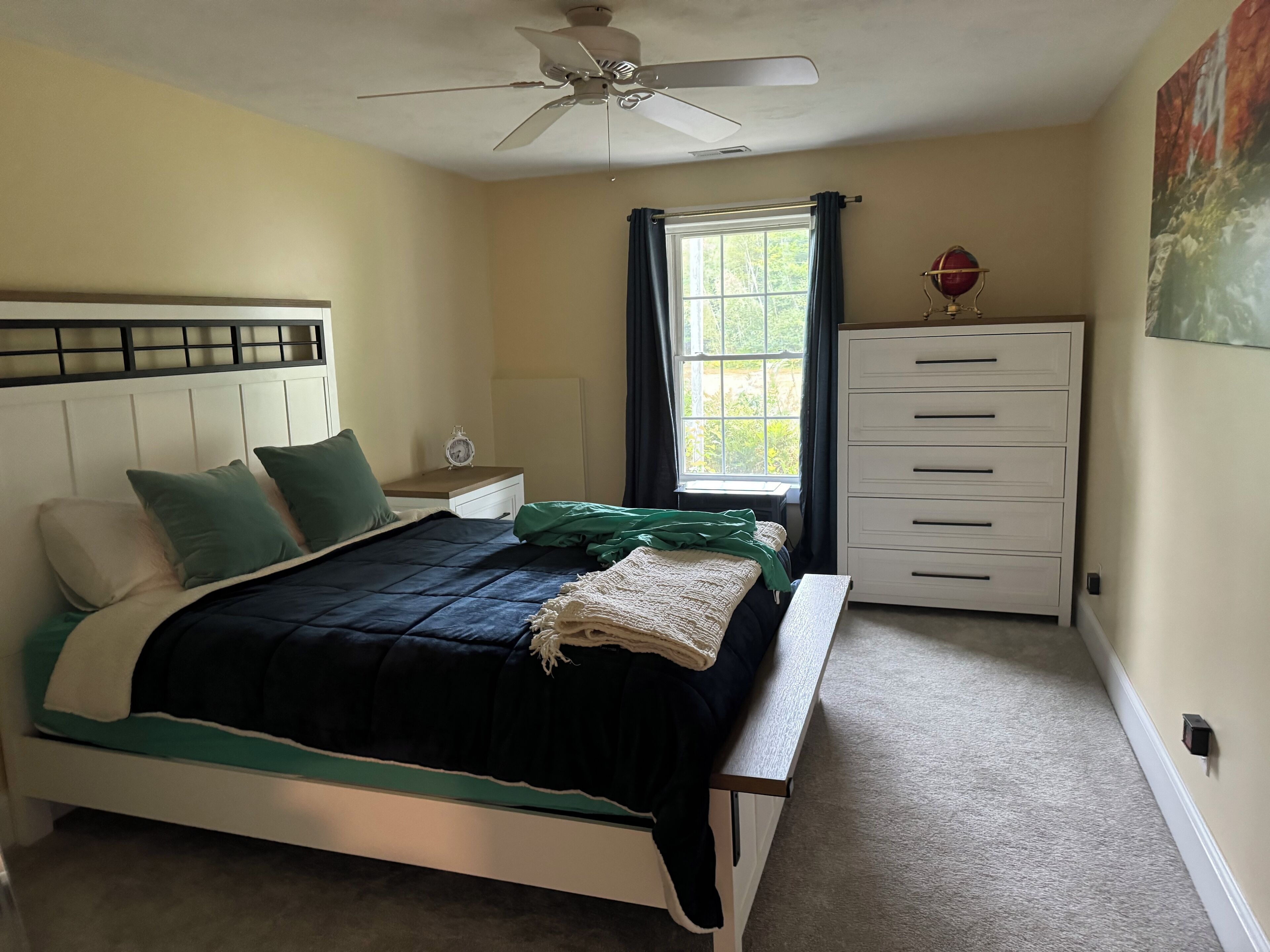 3 chambres, coffres-forts dans les chambres, bureau