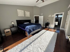 3 bedrooms, in-room safe, desk, iron/ironing board