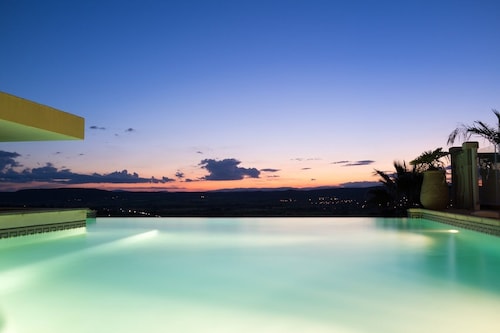 Magnificent Gite with dominant view swimming pool and jacuzzi (L'Olivier)