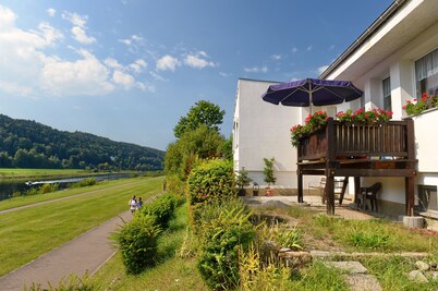 Elbe-1-Resort Directly on the Elbe