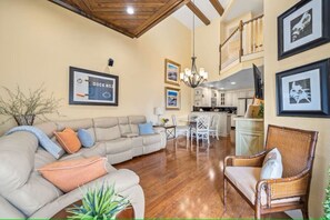 TV - Penthouse Condo, ocean view, steps to the beach (Cape Canaveral)