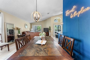 Dining - Perfect Getaway-4Bdrm Villa W/Pool in Gated Resort (Kissimmee)