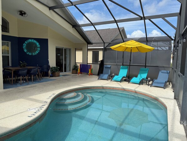 Alberca al aire libre y alberca climatizada