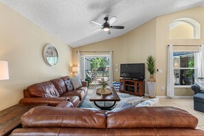 Smart TV, videojuegos, futbolito y tenis de mesa 