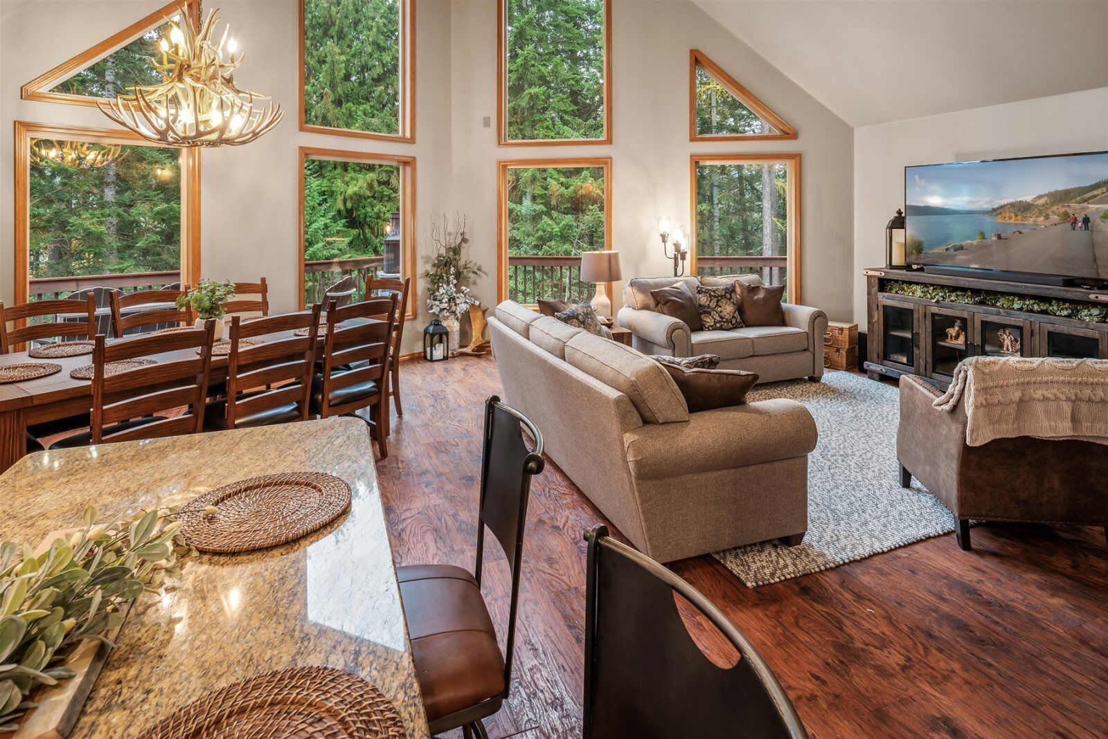 Sunrise Circle | Private Home | Ideal for Couples & Families | Close to Town