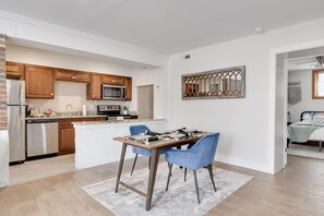 Dining - Cozy Apt in Shockoe Bottom Close to Nightlife (Richmond)