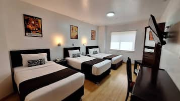 Triple Room | Iron/ironing board, free WiFi, bed sheets