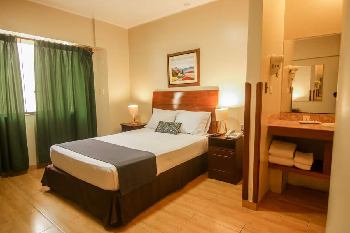 Kamar Double Standar | Setrika/meja setrika, Wi-Fi gratis, dan seprai linen