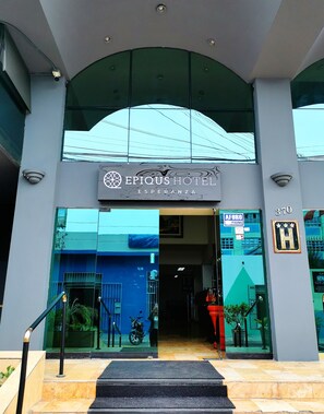 Mặt tiền nơi lưu trú