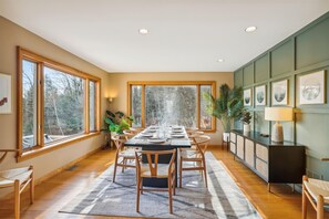 Dining - Year-round paradise in the center of Canaan Valley. Come join us Hearthside! (Canaan Valley)