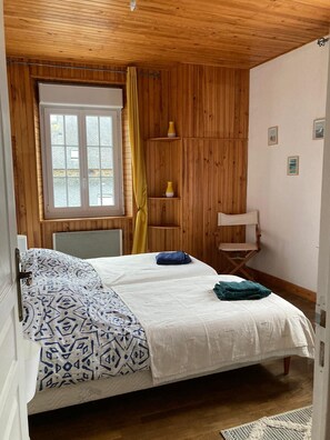 4 chambres, bureau, fer et planche à repasser, Wi-Fi gratuit