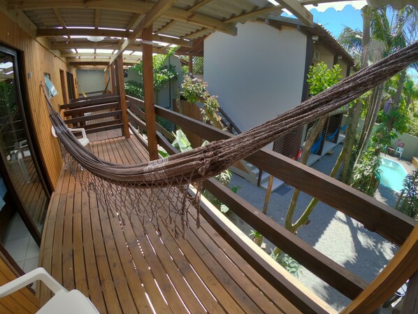 Habitación estándar, 1 cama matrimonial, vista a la alberca | Balcón