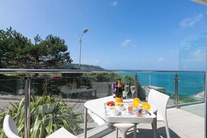 Outdoor dining - Portside (St Ives)