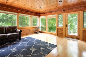 Interior - Hakuna Matata = No Worries Huge Lakefront Home Private Dock Florida Room (LaFollette)