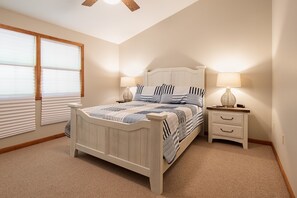 5 bedrooms, free WiFi, bed sheets - Hakuna Matata = No Worries Huge Lakefront Home Private Dock Florida Room (LaFollette)