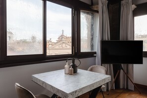 Panorama suite | 1 slaapkamer, luxe beddengoed, donzen dekbedden, een laptopwerkplek
