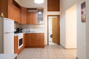 Stovetop, electric kettle