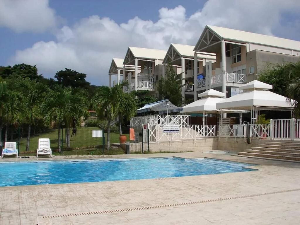 حمّام سباحة خارجي