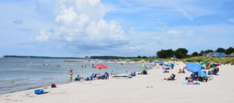 Gorgeous water views, a private swimming pool & easy access to private beach!