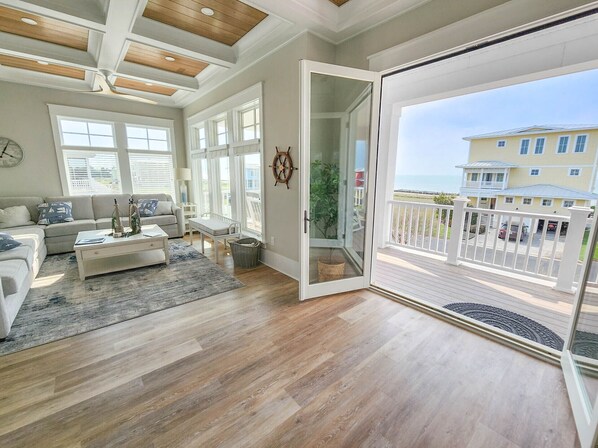 电子游戏、DVD 播放器