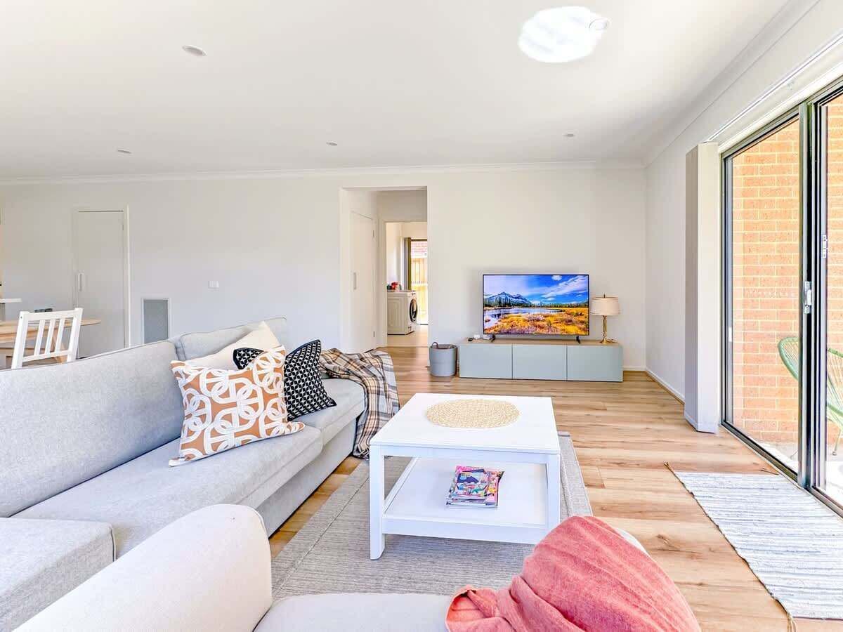 TV, Netflix, streaming services, offices