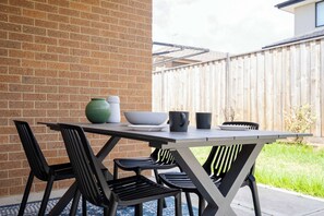 Outdoor dining - Modern Clyde House Smart TV*Dryer (Clyde)