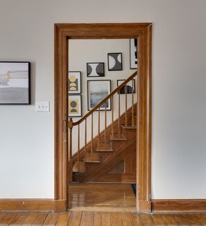 Interior - Cozy, Spacious Home Downtown Close to Night Life (Richmond)