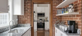 Cozy, Spacious Home Downtown Close to Night Life