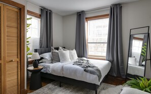 3 bedrooms, in-room safe, desk, iron/ironing board - Cozy, Spacious Home Downtown Close to Night Life (Richmond)