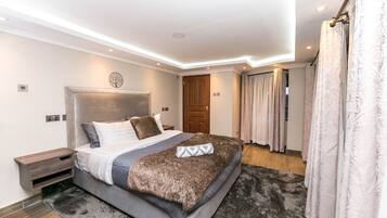 Luxury Studio Suite | Pillowtop beds, laptop workspace, blackout drapes, soundproofing