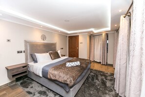 Luxury Studio Suite | Pillowtop beds, laptop workspace, blackout drapes, soundproofing - 41 Haven (Nairobi)
